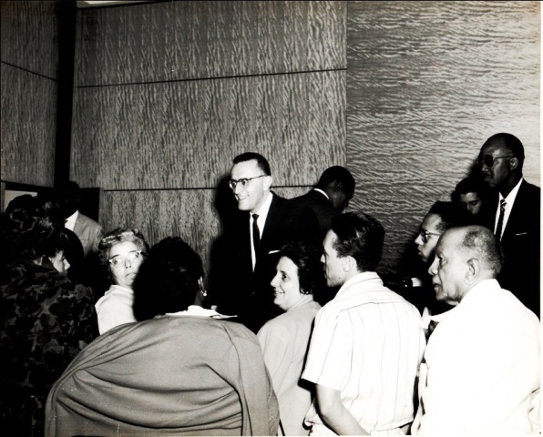 Foto de Argeliers León e invitados al concierto homenaje a Amadeo Roldán, Salón de Actos de la BNJM, 14 de marzo de 1960. Colección de fotografías BNJM.